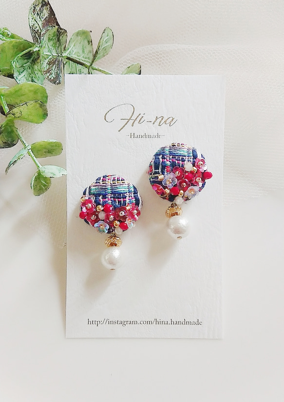 ミックスツイード×レッドフラワー刺繍 ピアス/イヤリング ピアス