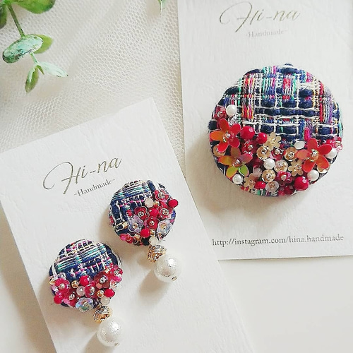 ミックスツイード×レッドフラワー刺繍 ピアス/イヤリング ピアス 