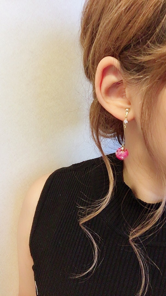 Mini Flower Ball Stick Earring(Hot pink) 2枚目の画像