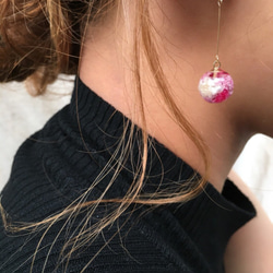 Mini Flower Ball Stick Earring(Hot pink) 3枚目の画像