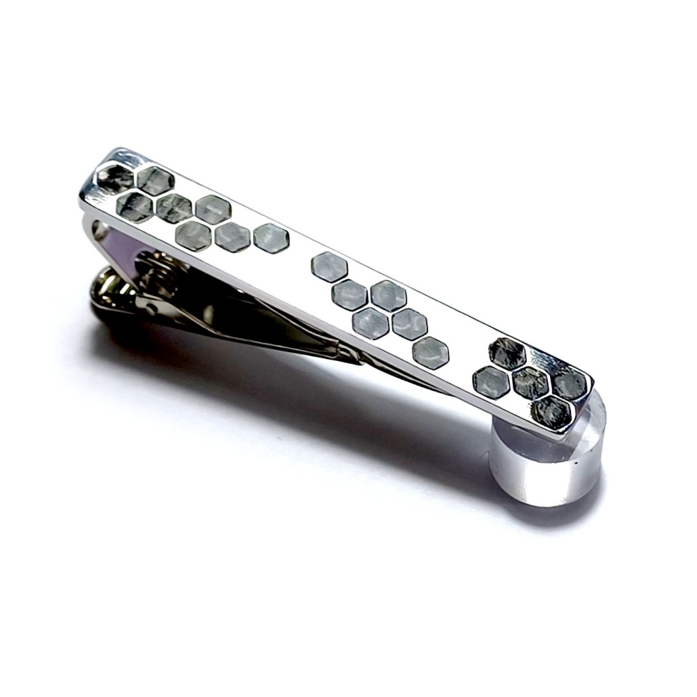 【ハニカムネクタイピン】珍しいハチの巣デザイン / オシャレな男性へのプレゼントにも