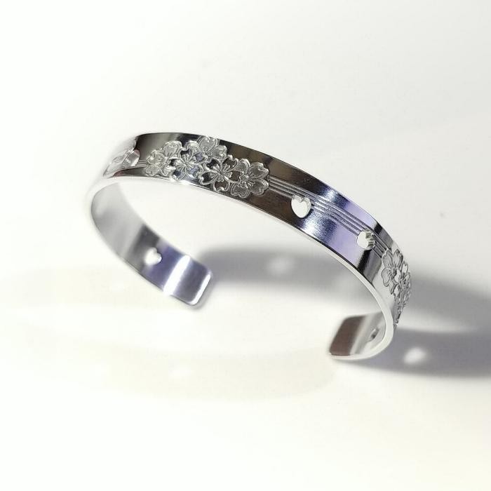 【和柄 桜バングル】手首を細く魅せる / 肌に優しい(金アレ)