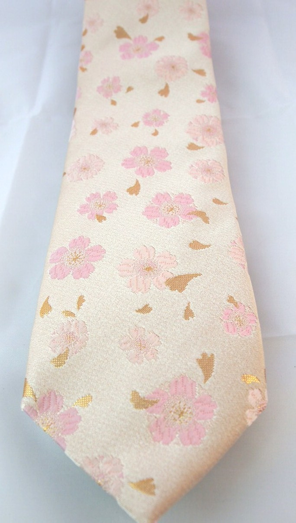 和柄　高級ネクタイ　金襴布利用　おしゃれで和の一本です。＜ピンク薔薇＞ 2枚目の画像