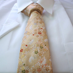 和柄　高級ネクタイ　金襴布利用　おしゃれで和の一本です。＜白うさぎ＞ 2枚目の画像
