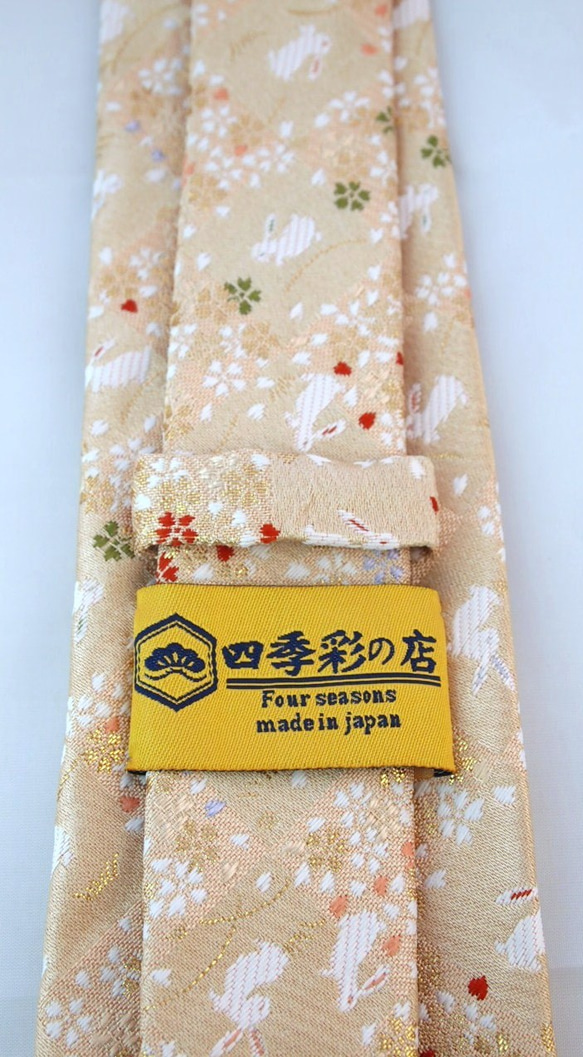 和柄　高級ネクタイ　金襴布利用　おしゃれで和の一本です。＜白うさぎ＞ 4枚目の画像