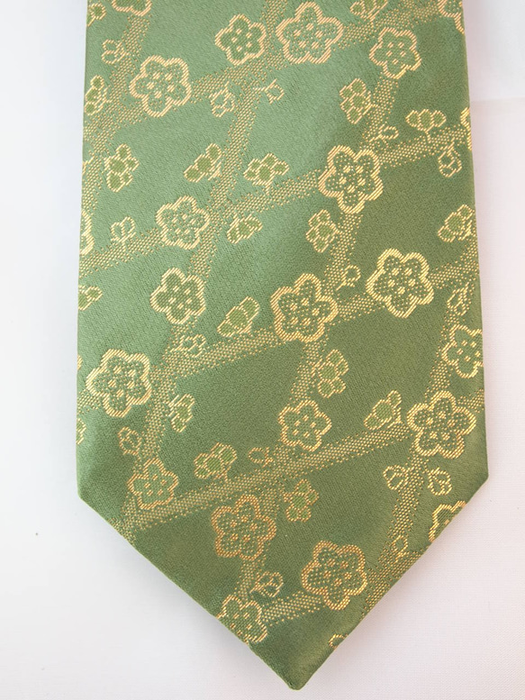 日本圖案高檔領帶鍍金布使用它是一本時尚的日式書。 &lt;梅花綠&gt; 第4張的照片