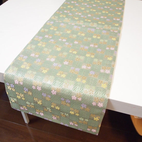テーブルランナー　テーブルマット　テーブルクロスに利用可能　桜ラメ緑 5枚目の画像