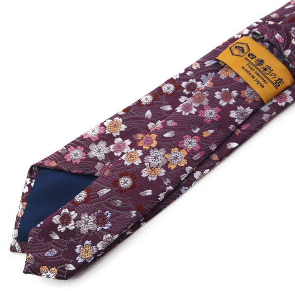 和柄　高級ネクタイ　金襴布利用　おしゃれで和の一本です。＜あられ桜＞ 4枚目の画像