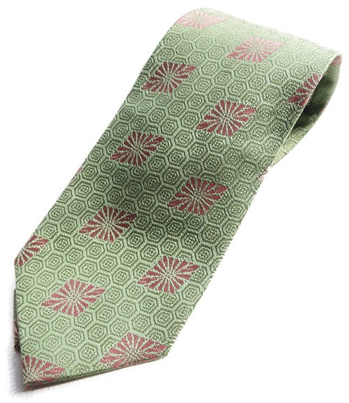 和柄　高級ネクタイ　金らん布　利用　おしゃれで和の一本です。＜正絹シルク 亀甲みどり　＞
