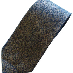 和柄　高級ネクタイ　金襴布利用　おしゃれで和の一本です。＜紺無地＞ 1枚目の画像