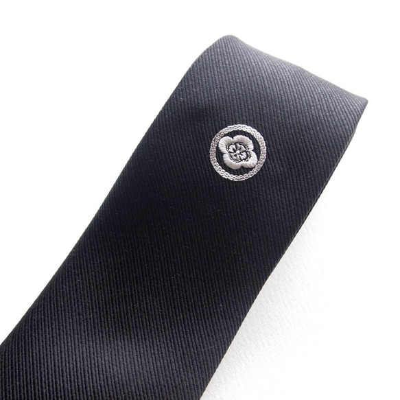 帶有頂飾的刺繡領帶從家飾到每個教派，斜紋編織黑色 第2張的照片