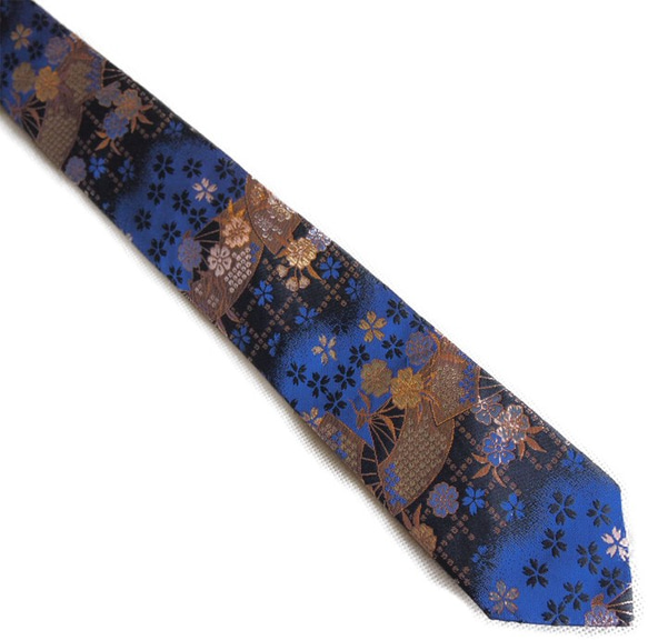 和柄　高級ネクタイ　金らん布利用　おしゃれで和の一本です。＜青黒扇＞ 3枚目の画像