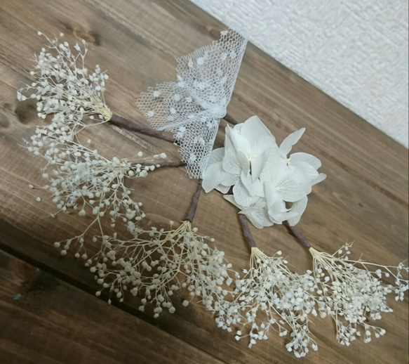 本物花の髪飾り＊かすみ草＋おまけ(チュール１本紫陽花１本) 1枚目の画像