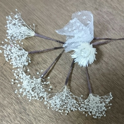 本物花の髪飾り＊かすみ草＋オマケ(チュール&シルバーデイジー) 2枚目の画像