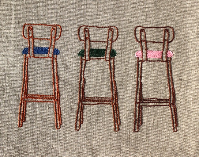 バックスタイルチェアの手刺繍リネンぺたんこバッグ