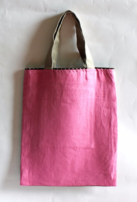 バックスタイルチェアの手刺繍リネンぺたんこバッグ