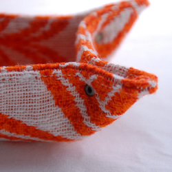 オレンジのエキゾチックな織りの小物入れ 3枚目の画像
