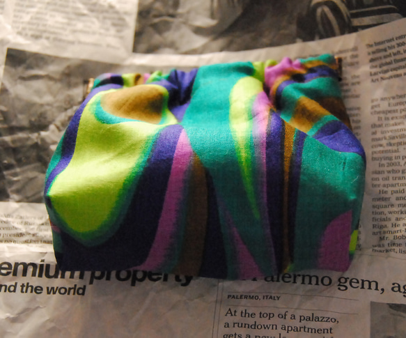 （再）ヴィンテージ紫系抽象柄のバネポーチ 3枚目の画像