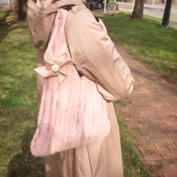さくら色　あずま袋みたいなフェルトバック　持ち手レザー　母の日ギフト　スタイリッシュ 3枚目の画像