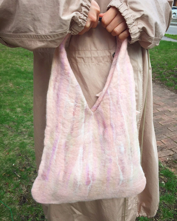 さくら色　あずま袋みたいなフェルトバック　持ち手レザー　母の日ギフト　スタイリッシュ 4枚目の画像