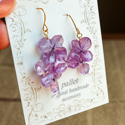 紫紫陽花の雨粒ピアス 4枚目の画像