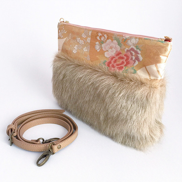 Clutch shoulder bag with fake fur and Obi (2WAY) 第2張的照片