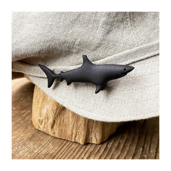 サメ (shark) ブローチ Mサイズ  黒 (ブラック) 1枚目の画像