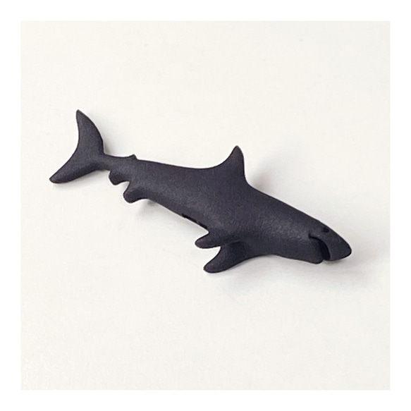 サメ (shark) ブローチ Mサイズ  黒 (ブラック) 5枚目の画像