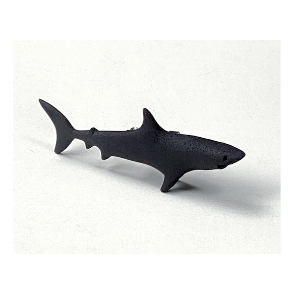 サメ (shark) ブローチ Mサイズ  黒 (ブラック) 7枚目の画像