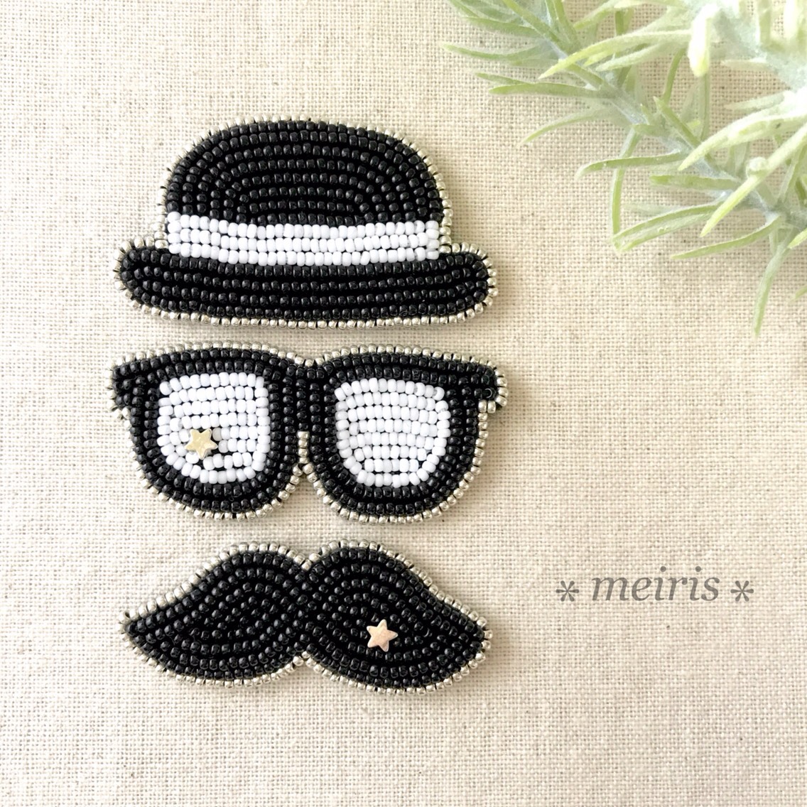 *着せ替えおひげ ブローチセット*