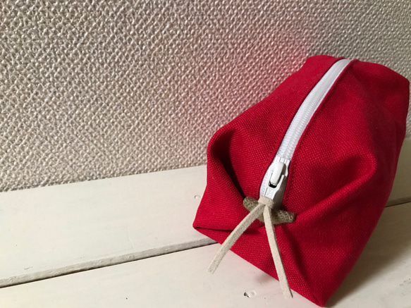 帆布のキャラメルポーチ（赤色）～Happyシリーズ～ 1枚目の画像
