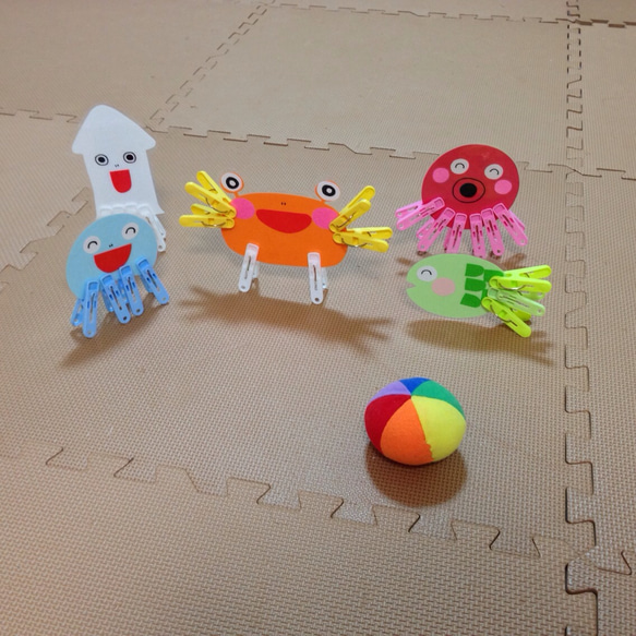 知育玩具✳︎海の生き物達と洗濯バサミ遊び3つの楽しみ方ができる！ ラミネート加工 プレゼントにオススメ！ 4枚目の画像