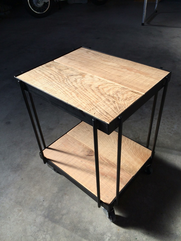 caster stool 1枚目の画像