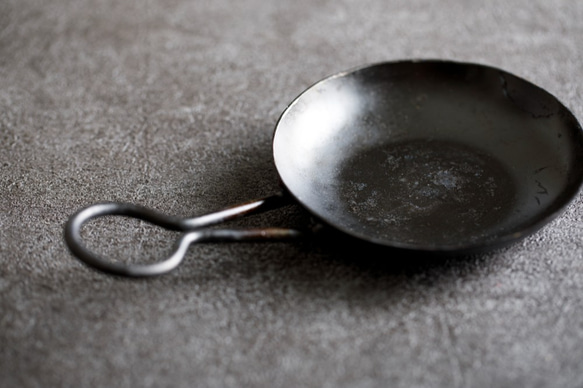 【ふわっふわホットケーキ専用パン】ちっちゃいフライパン／ソロ　キャンプ　で大活躍「MAMEMARU　PAN」１１ｃｍ　 2枚目の画像