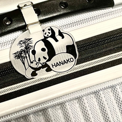【送料無料】☆パンダ親子 双子の赤ちゃん ネームタグ（パンダに名前を呼ばれてます）☆旅行カバンやスーツケースにどうぞ 1枚目の画像