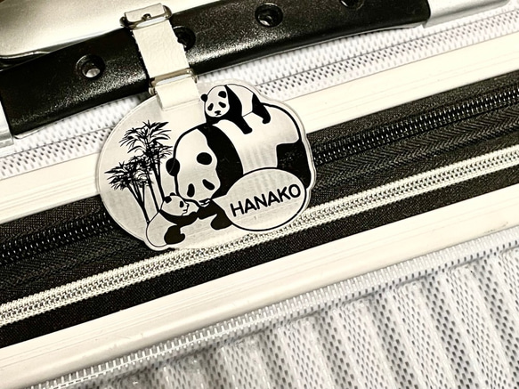 【送料無料】☆パンダ親子 双子の赤ちゃん ネームタグ（パンダに名前を呼ばれてます）☆旅行カバンやスーツケースにどうぞ 1枚目の画像