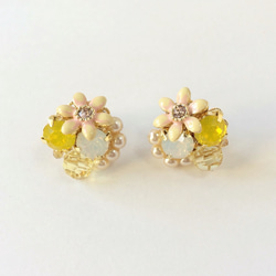 yellow bijou flower pierce 1枚目の画像