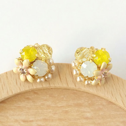 yellow bijou flower pierce 2枚目の画像