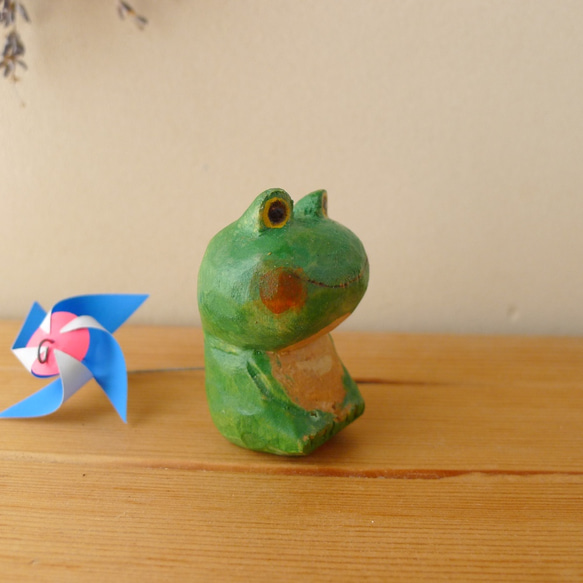 木彫り　蛙（緑） 4枚目の画像