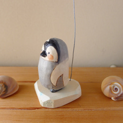 木彫り　ペンギン・「こりゃまた失礼いたしました！」 3枚目の画像