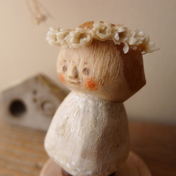軸人形「花冠の女の子」 3枚目の画像