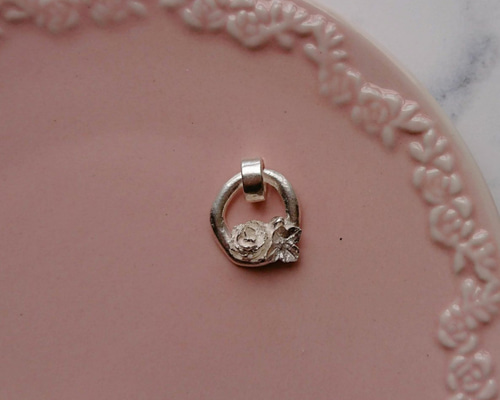 小さい花 ～ アートクレイシルバー ペンダントトップ ペンダント