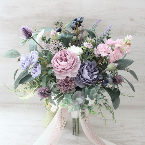 アンティークピンク、アンティークパープル、白、グリーンのナチュラル