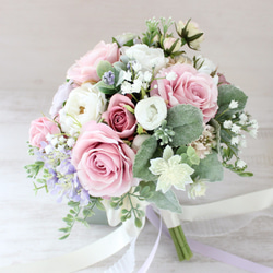 オーダーメイドブーケ22,000円～/白のウェディングドレスとピンク、ラベンダーパープル、白のクラッチ風ブーケと花冠 3枚目の画像