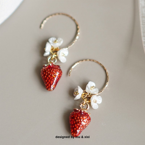 みゆ　いちごピアス miu ミュウミュウ MIUMIU ピアス ストロベリー イチゴ メタル