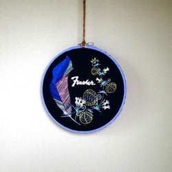 刺繍フープ壁掛け「Feather」<sujja（シューニャ）> 5枚目の画像