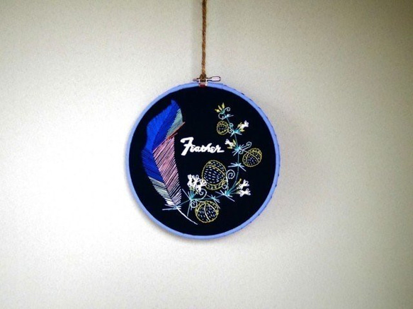 刺繍フープ壁掛け「Feather」<sujja（シューニャ）> 5枚目の画像