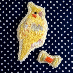 オカメインコの手刺繍ブローチセット<sujja（シューニャ）> 1枚目の画像