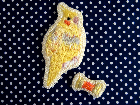 オカメインコの手刺繍ブローチセット<sujja（シューニャ）> 1枚目の画像