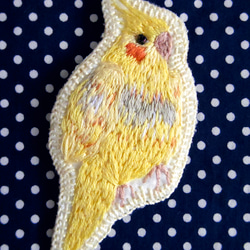 オカメインコの手刺繍ブローチセット<sujja（シューニャ）> 2枚目の画像